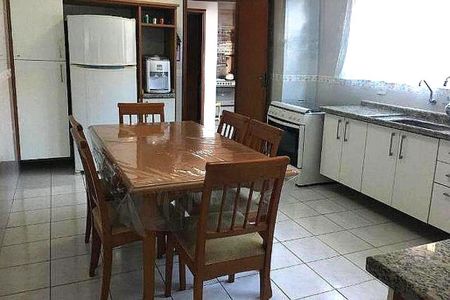 Casa à venda com 155m², 3 quartos e 4 vagas