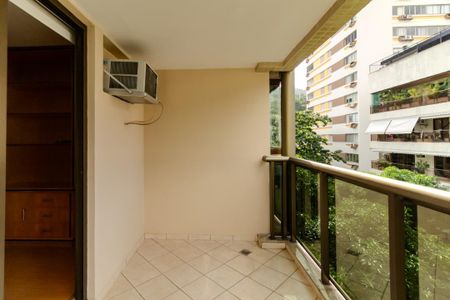 Apartamento à venda com 46m², 1 quarto e 1 vaga Apartamento à venda com 46m², 1 quarto e 1 vagaVaranda da sala
