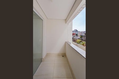 Apartamento à venda com 78m², 3 quartos e 2 vagasVaranda