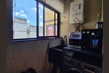 Apartamento à venda com 76m², 2 quartos e 2 vagasÁrea de serviço