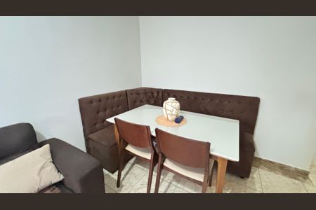 Apartamento à venda com 80m², 2 quartos e 1 vagaSala de Jantar