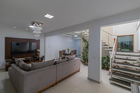 Casa à venda com 240m², 5 quartos e 2 vagas Casa à venda com 240m², 5 quartos e 2 vagasSala