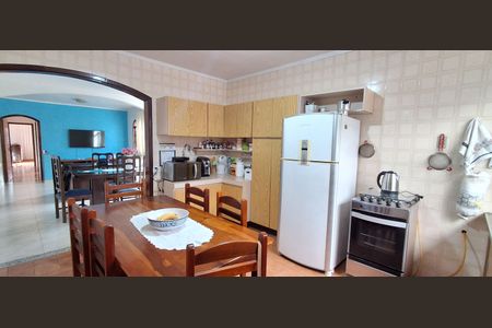 Casa à venda com 246m², 2 quartos e 2 vagas Casa à venda com 246m², 2 quartos e 2 vagasCozinha