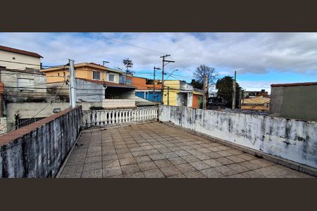 Casa à venda com 246m², 2 quartos e 2 vagas Casa à venda com 246m², 2 quartos e 2 vagasVaranda