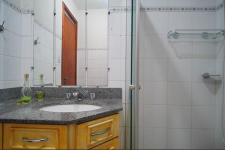 Casa à venda com 175m², 3 quartos e 2 vagasBanheiro Social