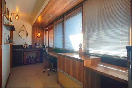 Casa à venda com 175m², 3 quartos e 2 vagasEscritório