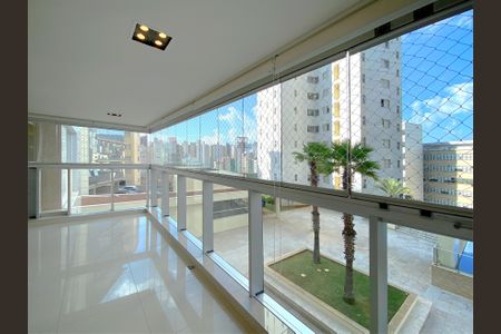 Apartamento à venda com 197m², 4 quartos e 4 vagas Apartamento à venda com 197m², 4 quartos e 4 vagasVaranda da Sala