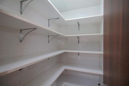 Apartamento à venda com 197m², 4 quartos e 4 vagasDispensa