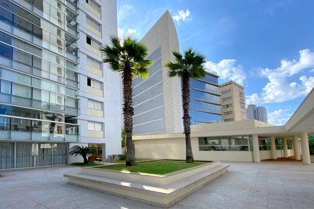 Apartamento à venda com 197m², 4 quartos e 4 vagas Apartamento à venda com 197m², 4 quartos e 4 vagasÁrea comum - Jardim