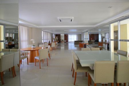 Apartamento à venda com 197m², 4 quartos e 4 vagasÁrea comum - Salão de festas