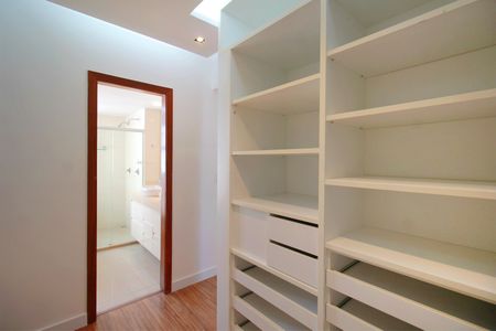 Apartamento à venda com 197m², 4 quartos e 4 vagasCloset da Suíte 1