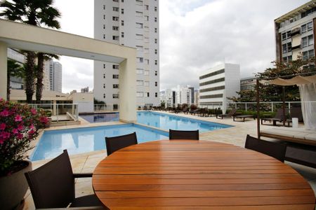 Apartamento à venda com 197m², 4 quartos e 4 vagasÁrea comum - Área de Piscina