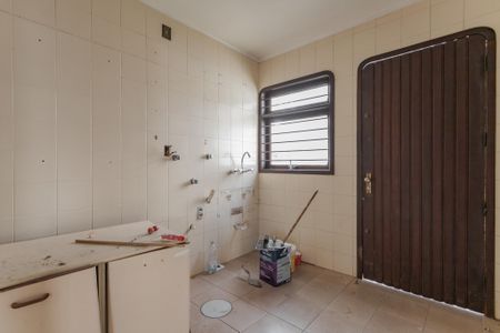 Casa à venda com 313m², 4 quartos e 3 vagas Casa à venda com 313m², 4 quartos e 3 vagasÁrea de Serviço