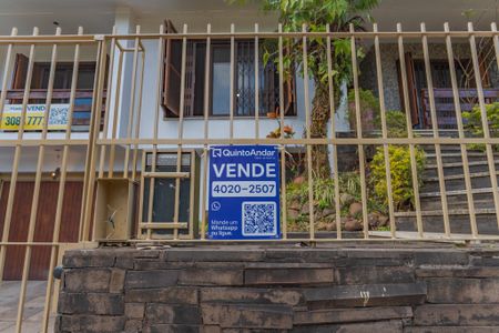 Casa à venda com 313m², 4 quartos e 3 vagas Casa à venda com 313m², 4 quartos e 3 vagasPlaca