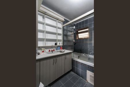 Casa à venda com 313m², 4 quartos e 3 vagas Casa à venda com 313m², 4 quartos e 3 vagasSuíte