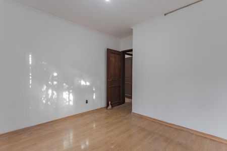 Casa à venda com 313m², 4 quartos e 3 vagas Casa à venda com 313m², 4 quartos e 3 vagasQuarto 2