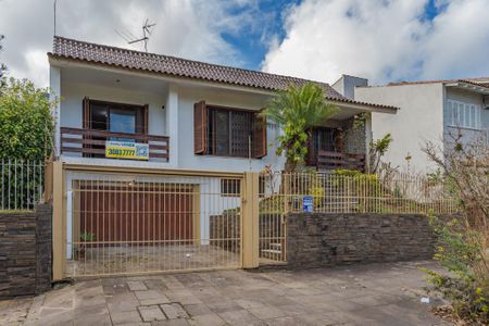 Casa à venda com 313m², 4 quartos e 3 vagas Casa à venda com 313m², 4 quartos e 3 vagasFachada