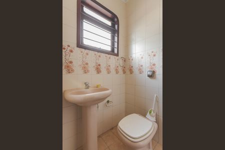 Casa à venda com 313m², 4 quartos e 3 vagas Casa à venda com 313m², 4 quartos e 3 vagasÁrea de Serviço