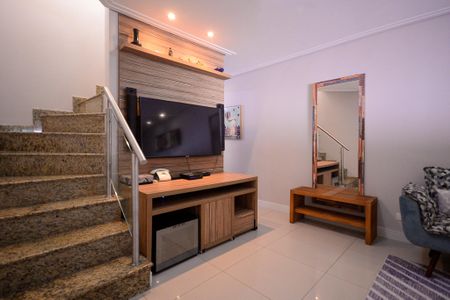 Casa à venda com 175m², 3 quartos e 2 vagas Casa à venda com 175m², 3 quartos e 2 vagasSala