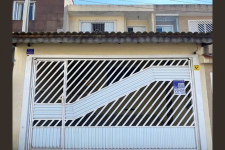 Casa à venda com 175m², 3 quartos e 2 vagas Casa à venda com 175m², 3 quartos e 2 vagasFachada