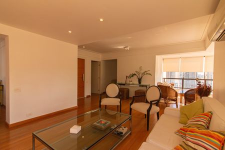 Apartamento à venda com 220m², 5 quartos e 3 vagasSala