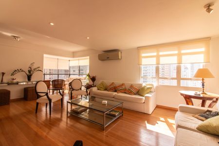 Apartamento à venda com 220m², 5 quartos e 3 vagasSala