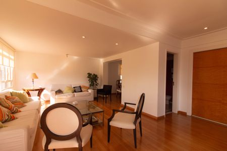 Apartamento à venda com 220m², 5 quartos e 3 vagasSala