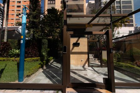 Apartamento à venda com 220m², 5 quartos e 3 vagasFachada e portaria