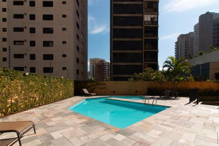 Apartamento à venda com 220m², 5 quartos e 3 vagasÁrea comum - Piscina