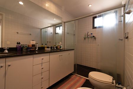 Apartamento à venda com 220m², 5 quartos e 3 vagasBanheiro da Suíte 3