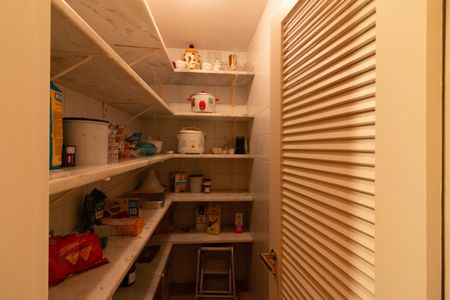 Apartamento à venda com 220m², 5 quartos e 3 vagasDespensa