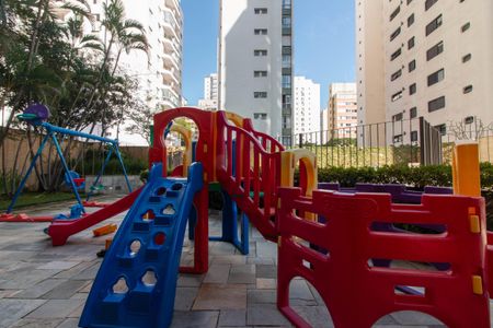 Apartamento à venda com 220m², 5 quartos e 3 vagasÁrea comum - Playground
