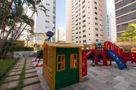 Apartamento à venda com 220m², 5 quartos e 3 vagasÁrea comum - Playground
