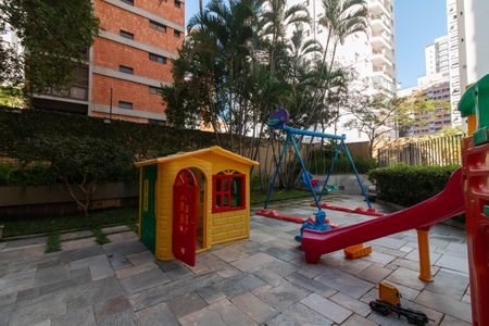 Apartamento à venda com 220m², 5 quartos e 3 vagasÁrea comum - Playground