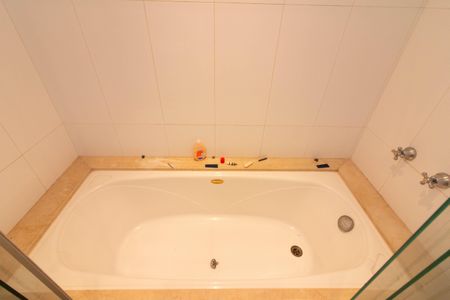 Apartamento à venda com 220m², 5 quartos e 3 vagasBanheiro da Suíte 2