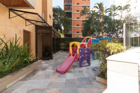 Apartamento à venda com 220m², 5 quartos e 3 vagasÁrea comum - Playground