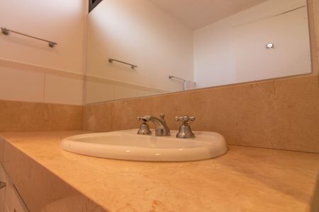 Apartamento à venda com 220m², 5 quartos e 3 vagasBanheiro da Suíte 2