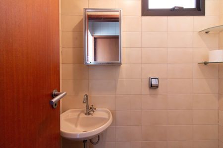 Apartamento à venda com 220m², 5 quartos e 3 vagasBanheiro de serviço