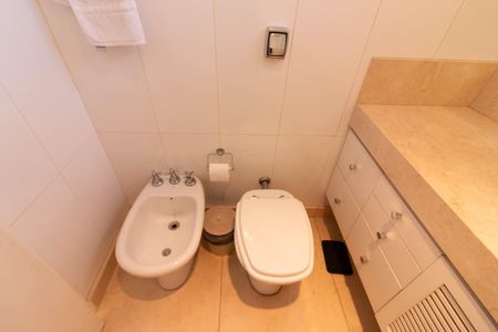 Apartamento à venda com 220m², 5 quartos e 3 vagasBanheiro da Suíte 2