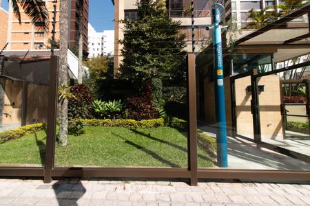 Apartamento à venda com 220m², 5 quartos e 3 vagasFachada e portaria