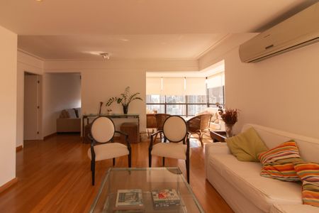 Apartamento à venda com 220m², 5 quartos e 3 vagasSala