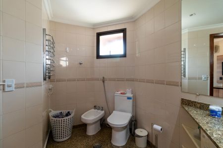 Apartamento para alugar com 246m², 5 quartos e 4 vagas Apartamento para alugar com 246m², 5 quartos e 4 vagasBanheiro da Suíte 1