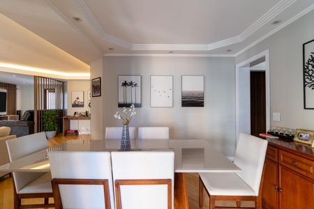 Apartamento para alugar com 246m², 5 quartos e 4 vagas Apartamento para alugar com 246m², 5 quartos e 4 vagasSala de Jantar