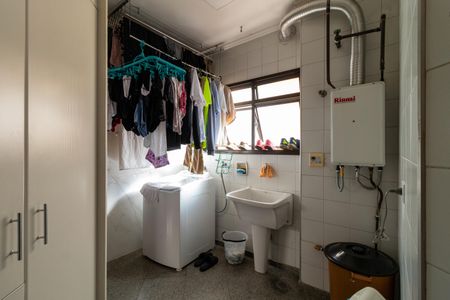 Apartamento para alugar com 246m², 5 quartos e 4 vagas Apartamento para alugar com 246m², 5 quartos e 4 vagasÁrea de Serviço