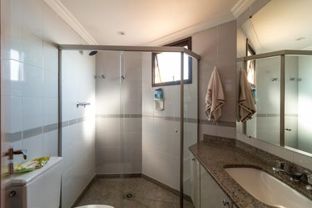 Apartamento para alugar com 246m², 5 quartos e 4 vagas Apartamento para alugar com 246m², 5 quartos e 4 vagasBanheiro Social