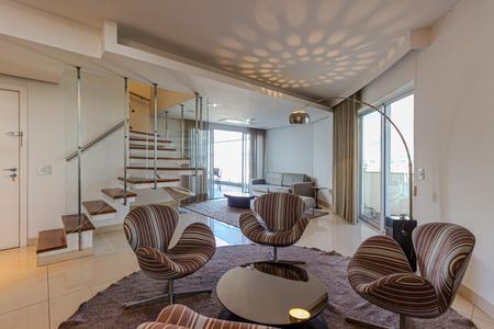 Apartamento para alugar com 220m², 2 quartos e 3 vagas Apartamento para alugar com 220m², 2 quartos e 3 vagasSala