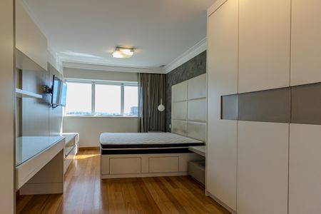 Apartamento para alugar com 220m², 2 quartos e 3 vagas Apartamento para alugar com 220m², 2 quartos e 3 vagasSuíte 2
