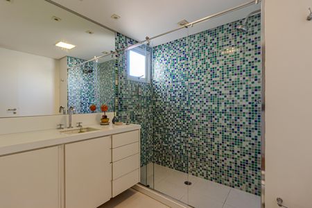 Apartamento para alugar com 220m², 2 quartos e 3 vagas Apartamento para alugar com 220m², 2 quartos e 3 vagasBanheiro da Suíte 1