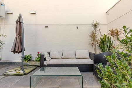 Apartamento para alugar com 220m², 2 quartos e 3 vagas Apartamento para alugar com 220m², 2 quartos e 3 vagasVaranda