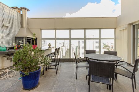 Apartamento para alugar com 220m², 2 quartos e 3 vagas Apartamento para alugar com 220m², 2 quartos e 3 vagasVaranda